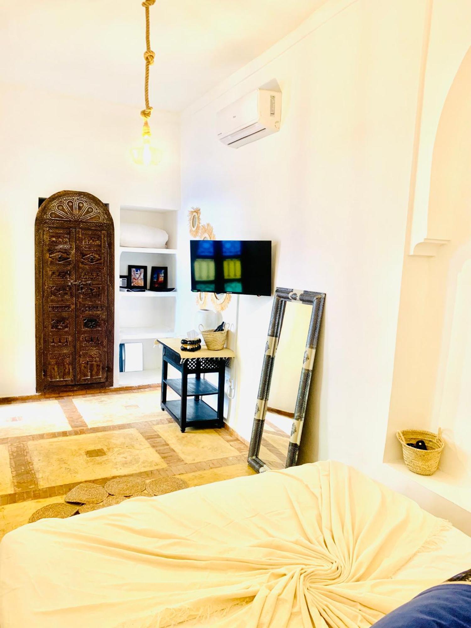 Riad Darna 4 Chambres Avec Piscine Et Petit Dejeuner マラケシュ エクステリア 写真